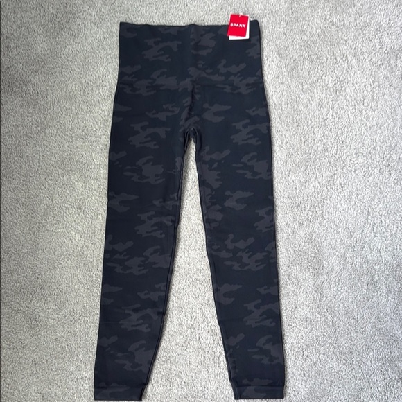 SPANX Look At Me Now Black Camo Leggings High-Waisted Form-Fitting size XL/TG - Picture 2 of 6
